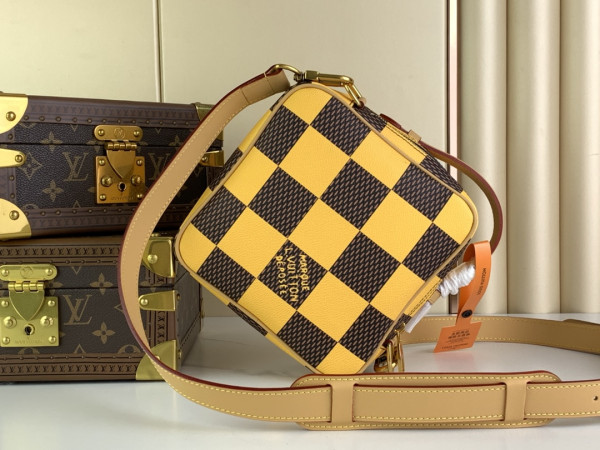 HOT SALE LOUIS VUITTON Chess Messenger-24*24*8CM