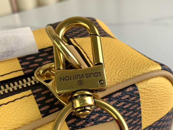 HOT SALE LOUIS VUITTON Chess Messenger-24*24*8CM