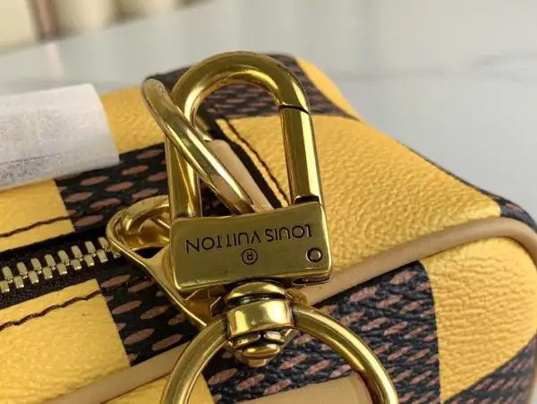 Aaa replica ru LOUIS VUITTON Chess Messenger-24*24*8CM