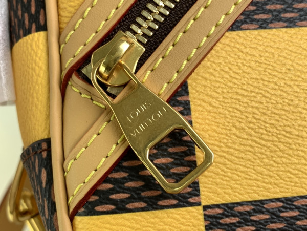 HOT SALE LOUIS VUITTON Chess Messenger-24*24*8CM