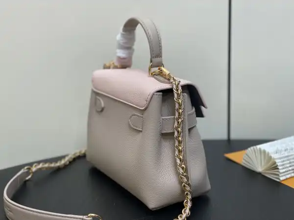 First bag ru LOUIS VUITTON Lockme Ever-23*17*10CM