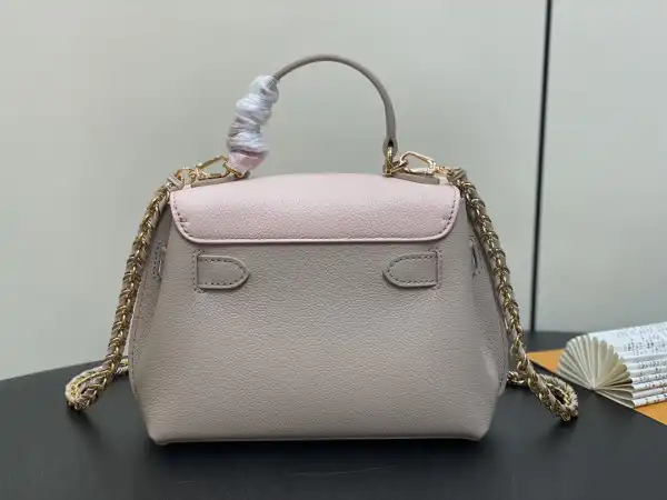 First bag ru LOUIS VUITTON Lockme Ever-23*17*10CM