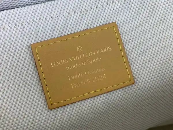 First bag ru LOUIS VUITTON KEEPALL BANDOULIÈRE 50