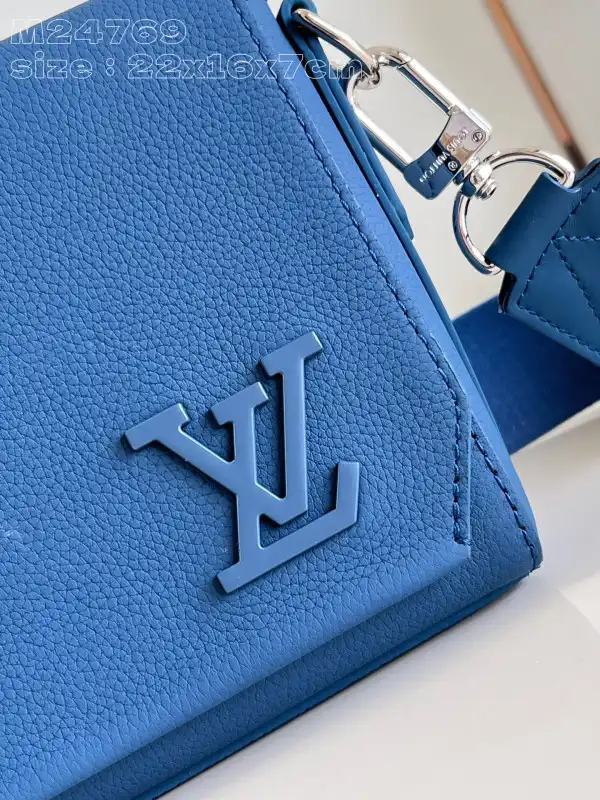 LOUIS VUITTON Takeoff Messenger PM-22*16.5*7CM