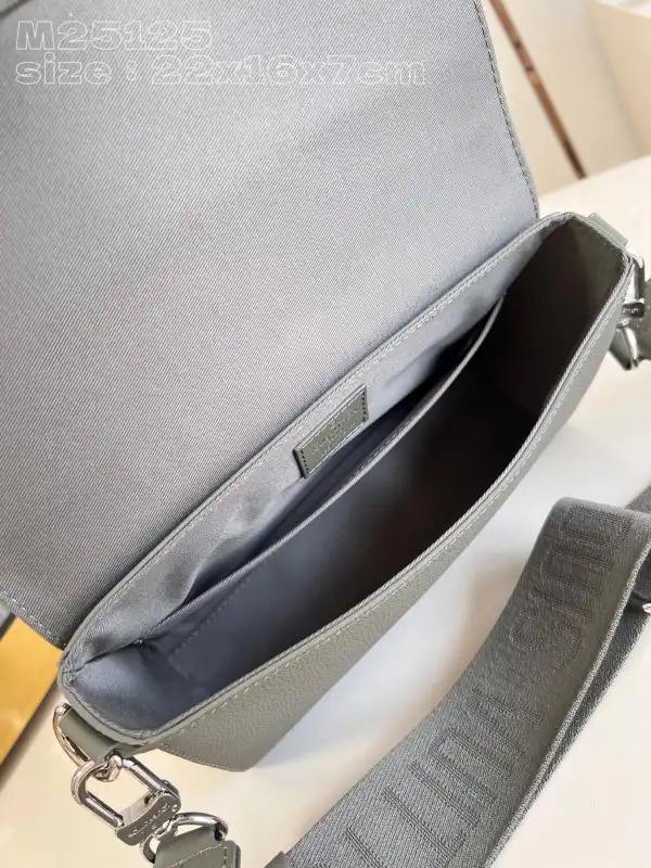 Firstbag Ru LOUIS VUITTON Takeoff Messenger PM-22*16.5*7CM