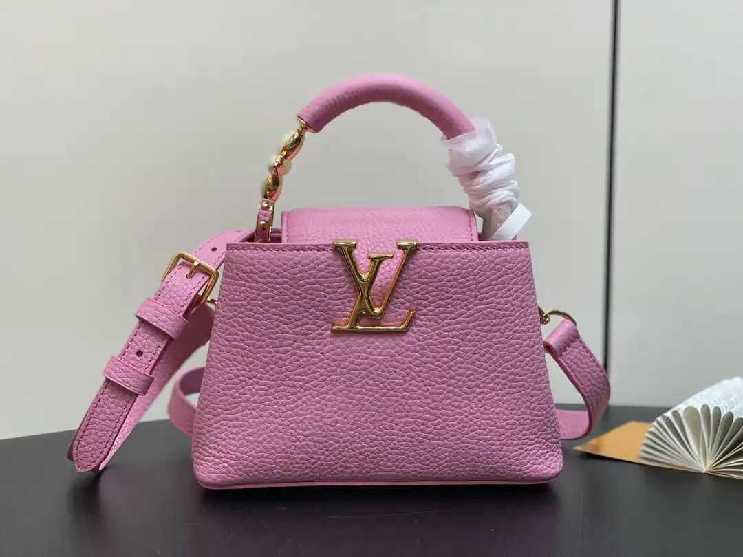 First bag ru LOUIS VUITTON CAPUCINES MINI-21*14*8CM