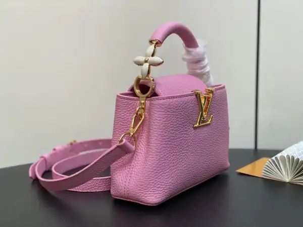 First bag ru LOUIS VUITTON CAPUCINES MINI-21*14*8CM