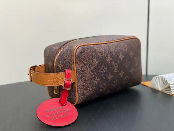 Repladies offers premium fake Louis bags at unbeatable prices. Our products are cheap because we focus on direct sales LOUIS VUITTON LOCKER DOPP KIT bag-23*13*12CM