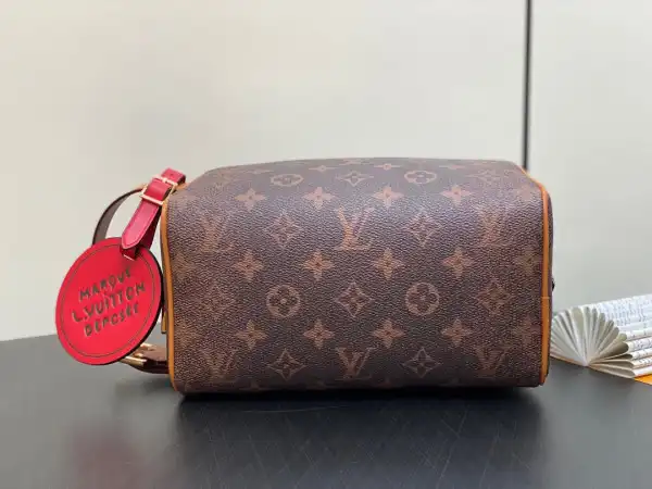 Repladies offers premium fake Louis bags at unbeatable prices. Our products are cheap because we focus on direct sales LOUIS VUITTON LOCKER DOPP KIT bag-23*13*12CM