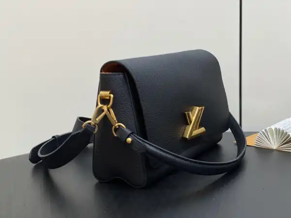 First bag ru LOUIS VUITTON Soft Twist-27*19*9CM