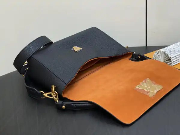 First bag ru LOUIS VUITTON Soft Twist-27*19*9CM