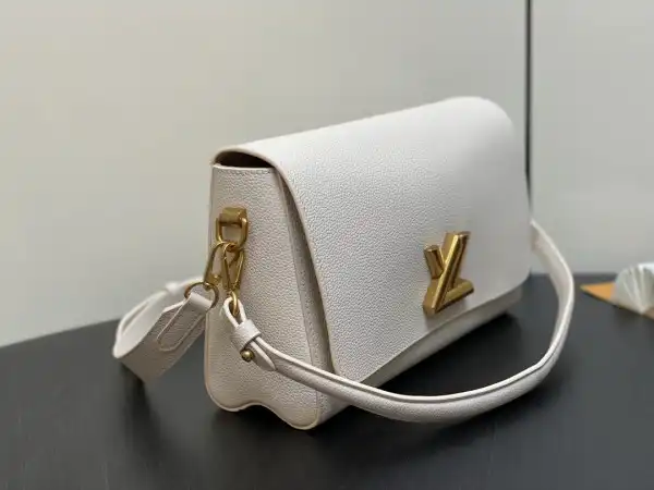 Cheap LOUIS VUITTON Soft Twist-27*19*9CM