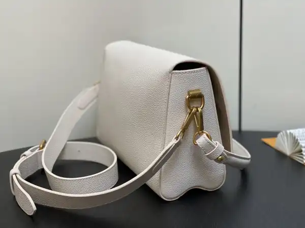 First bag ru LOUIS VUITTON Soft Twist-27*19*9CM