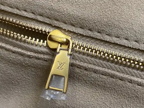 LOUIS VUITTON Soft Twist-27*19*9CM