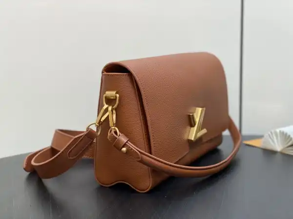 Cheap LOUIS VUITTON Soft Twist-27*19*9CM