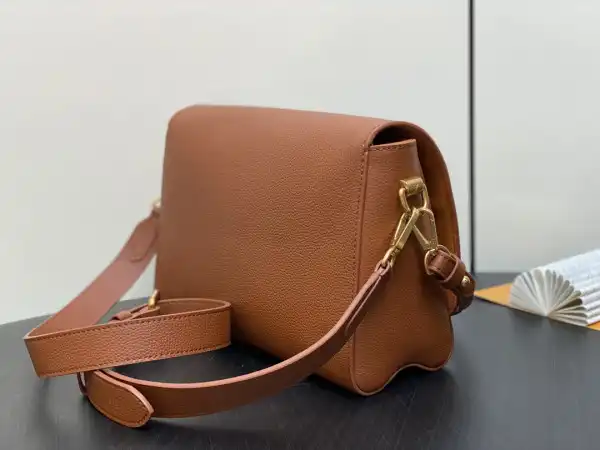 First bag ru LOUIS VUITTON Soft Twist-27*19*9CM