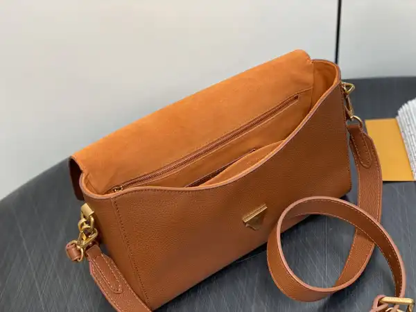 LOUIS VUITTON Soft Twist-27*19*9CM