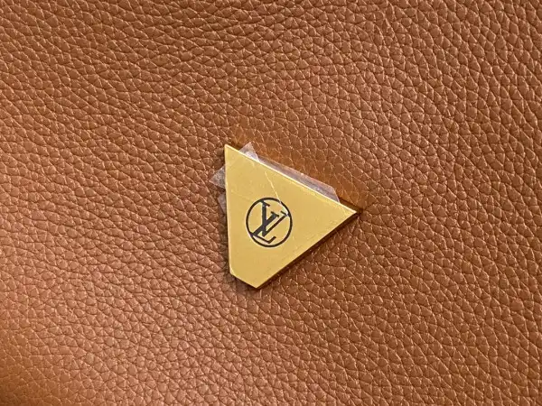 First bag ru LOUIS VUITTON Soft Twist-27*19*9CM