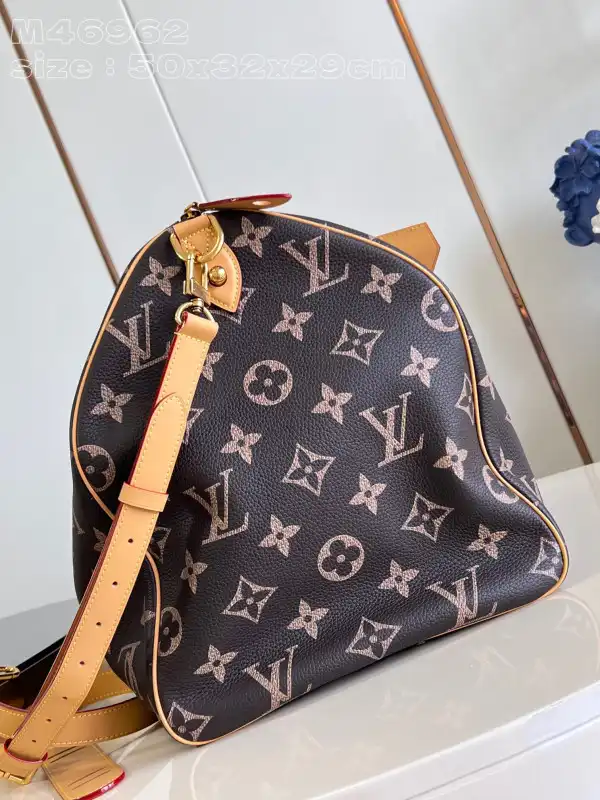 Eliminating the middleman and passing on savings to you. With massive production and tax-free benefits LOUIS VUITTON Speedy P9 Bandoulière 50