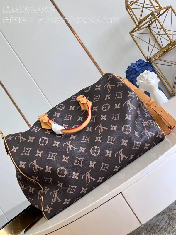 Eliminating the middleman and passing on savings to you. With massive production and tax-free benefits LOUIS VUITTON Speedy P9 Bandoulière 50