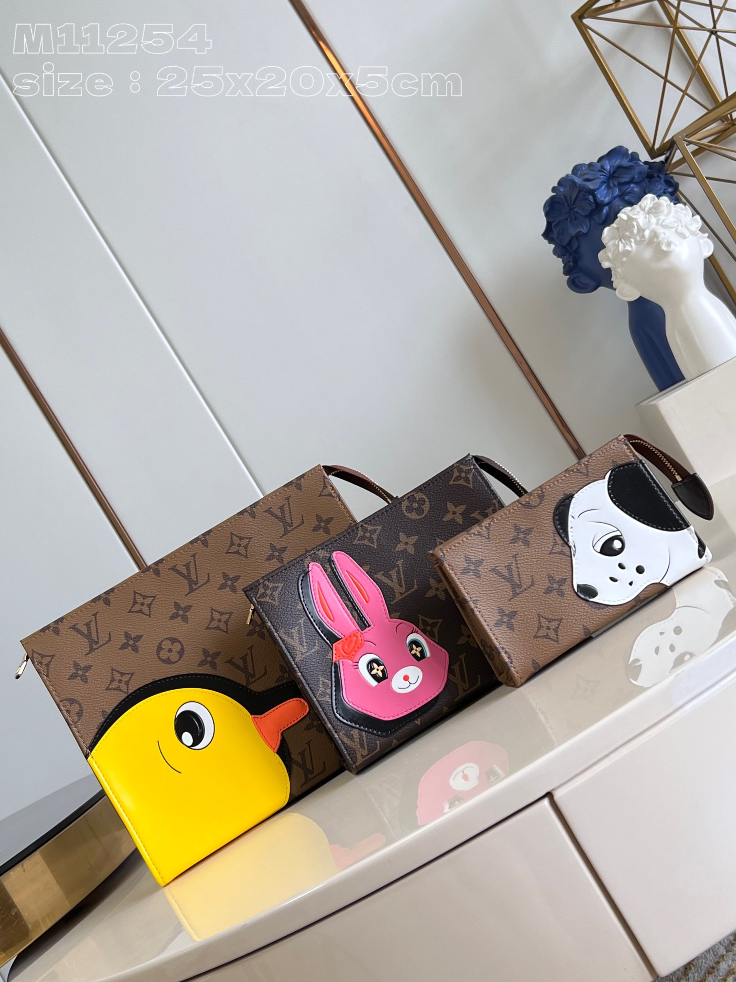 HOT SALE LOUIS VUITTON Trio Toilet Pouch-25*20*5.5cm