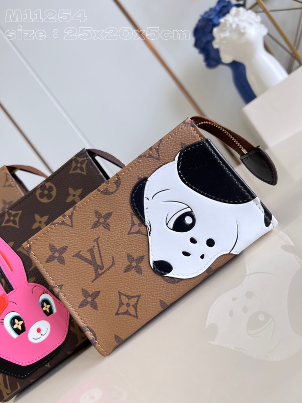 HOT SALE LOUIS VUITTON Trio Toilet Pouch-25*20*5.5cm