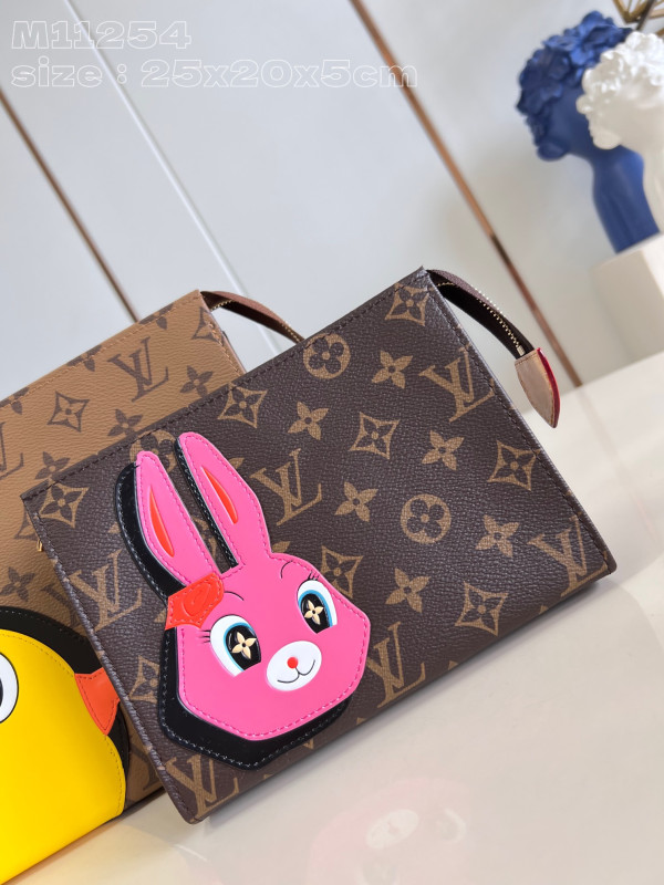 HOT SALE LOUIS VUITTON Trio Toilet Pouch-25*20*5.5cm