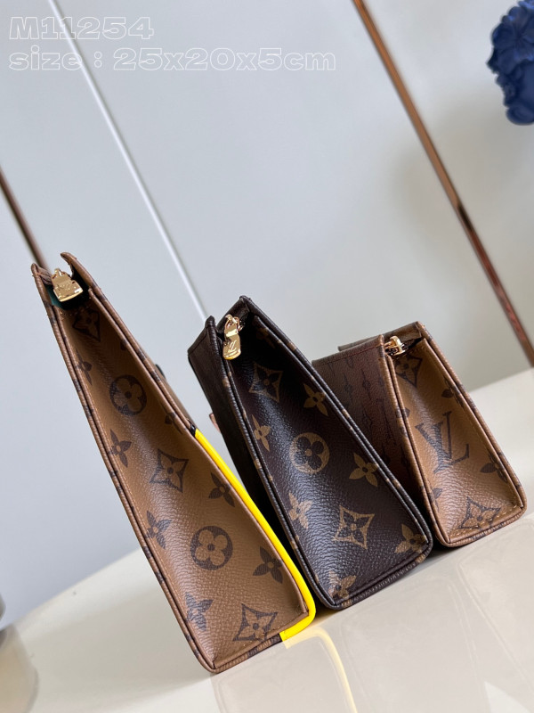 HOT SALE LOUIS VUITTON Trio Toilet Pouch-25*20*5.5cm