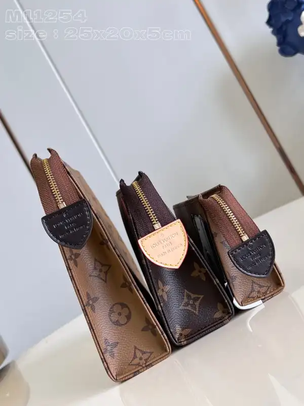 LOUIS VUITTON Trio Toilet Pouch-25*20*5.5cm