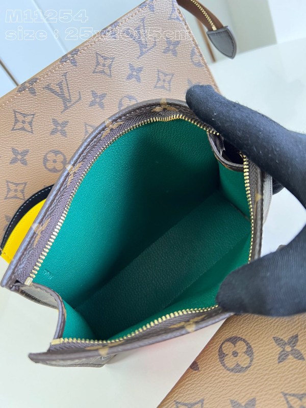 HOT SALE LOUIS VUITTON Trio Toilet Pouch-25*20*5.5cm