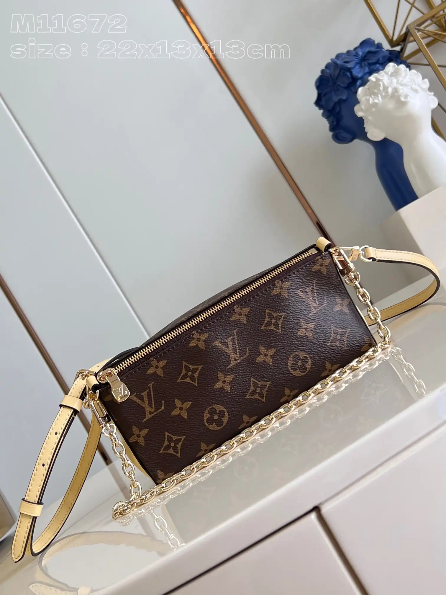 Aaa replica bags LOUIS VUITTON Bloom Pouch-22.5*13*13CM