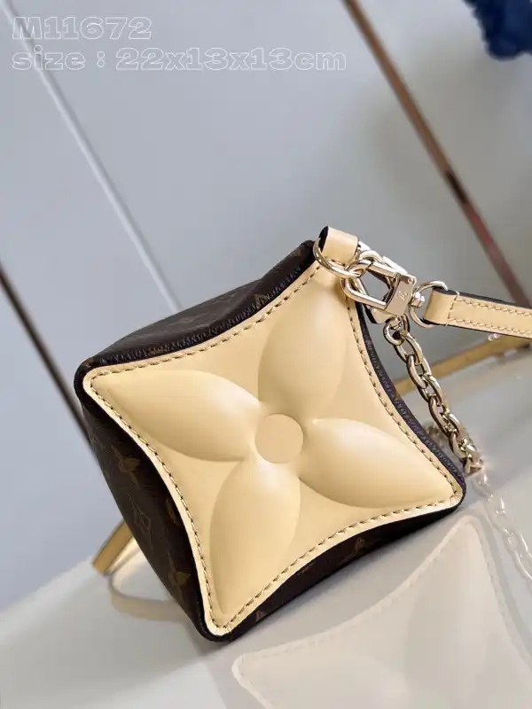 LOUIS VUITTON Bloom Pouch-22.5*13*13CM