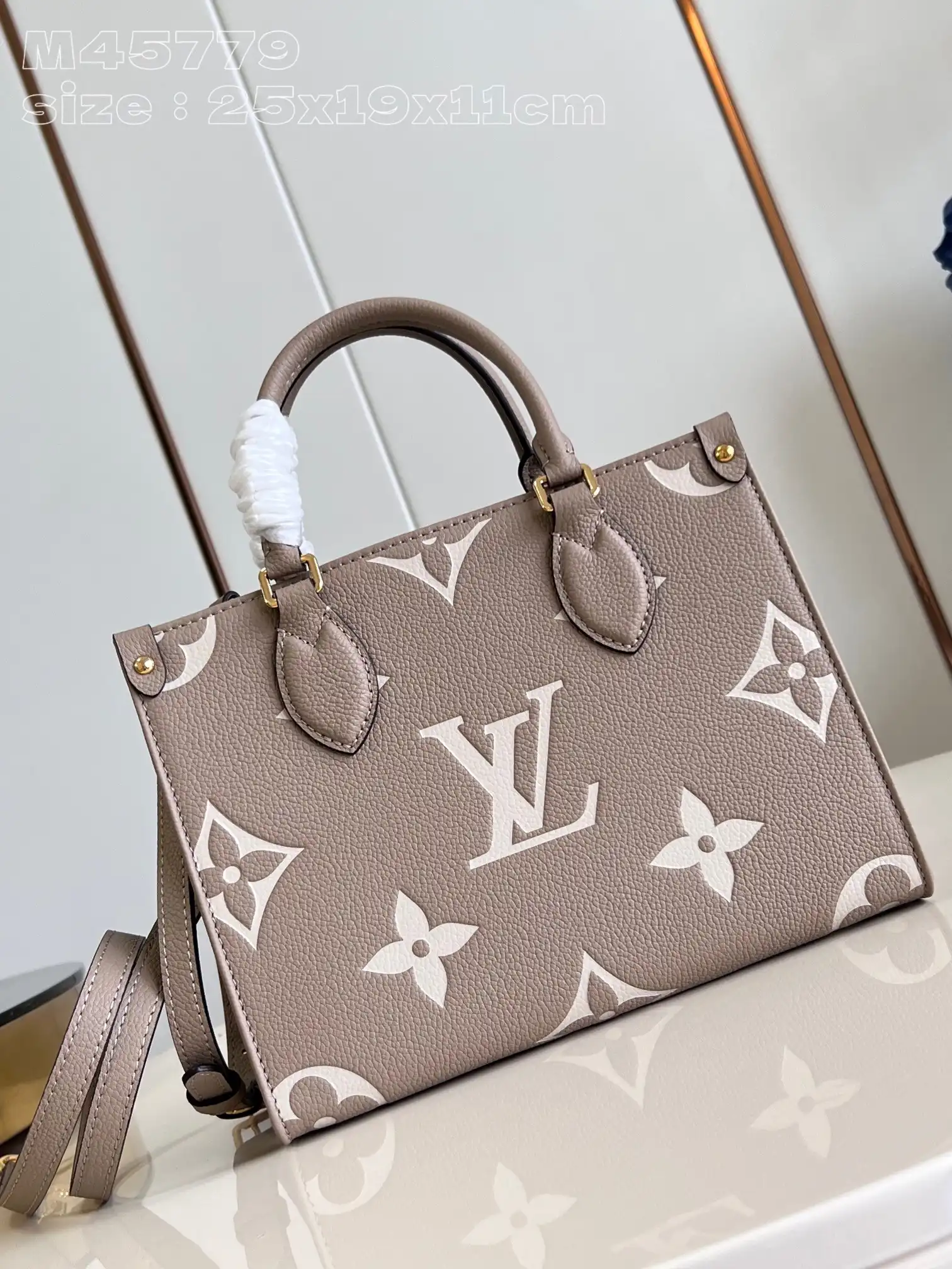 First bag ru LOUIS VUITTON ONTHEGO PM