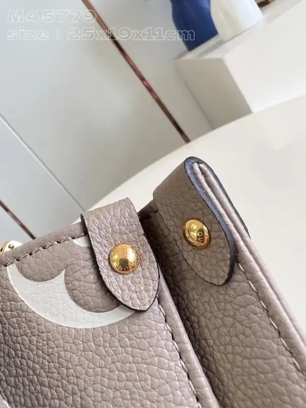 First bag ru LOUIS VUITTON ONTHEGO PM