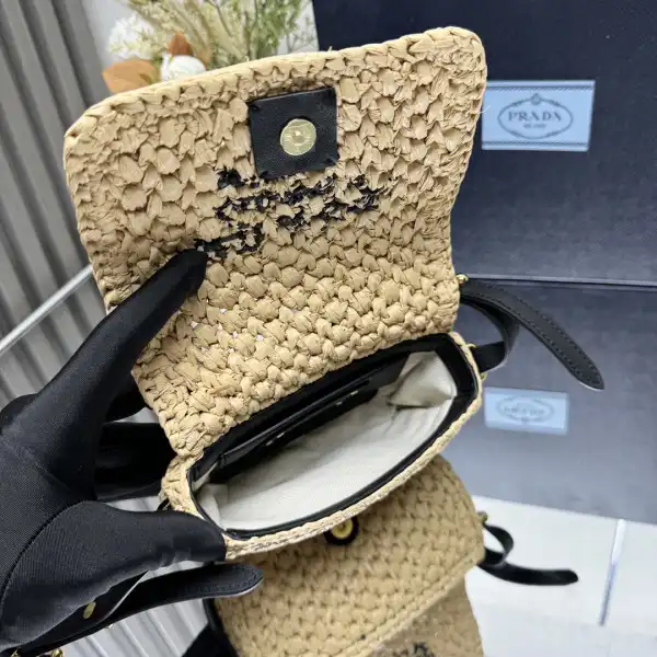 Yupoo bagsoffer Prada Crochet and leather shoulder bag