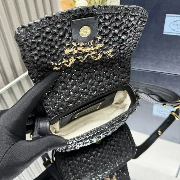 Bagsoffer Prada Crochet and leather shoulder bag