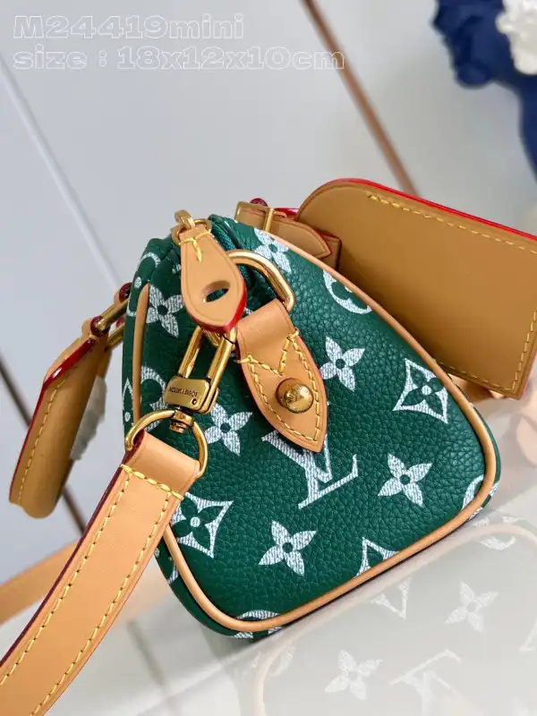 First bag ru LOUIS VUITTON SPEEDY 18