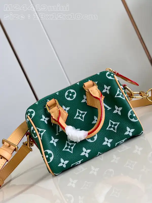 First bag ru LOUIS VUITTON SPEEDY 18