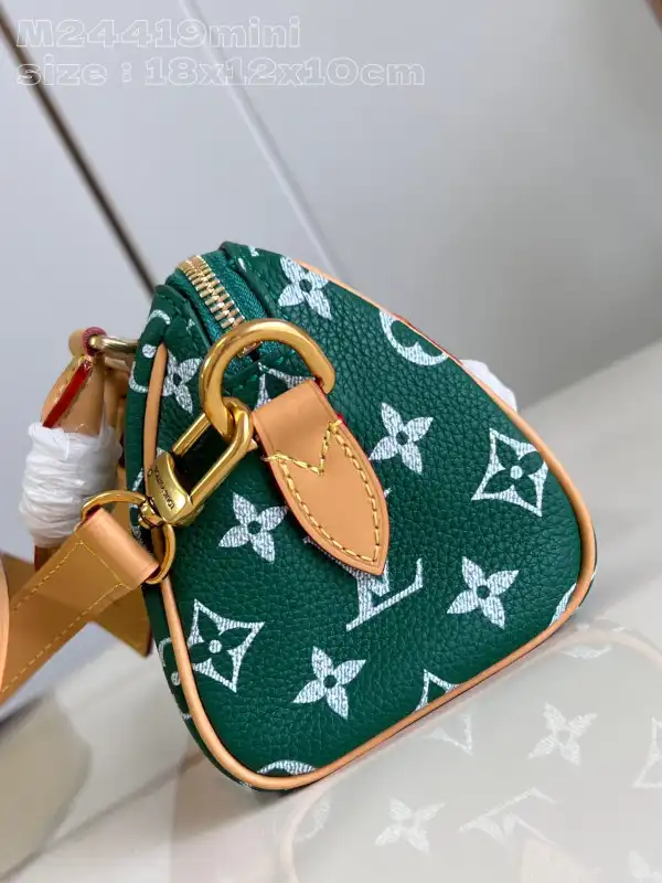 Repladies offers premium fake Louis bags at unbeatable prices. Our products are cheap because we focus on direct sales LOUIS VUITTON SPEEDY 18