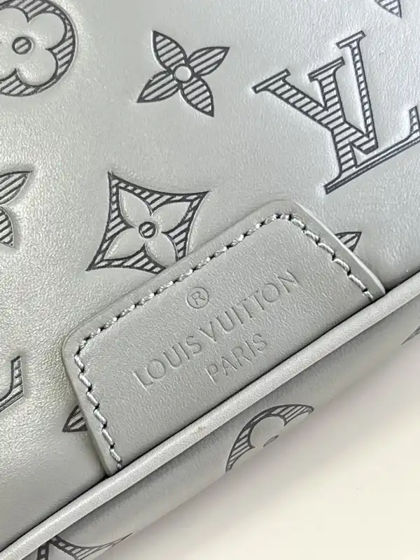 Rep LOUIS VUITTON DISCOVERY BUMBAG