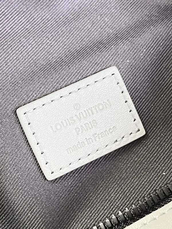 Cheap LOUIS VUITTON DISCOVERY BUMBAG