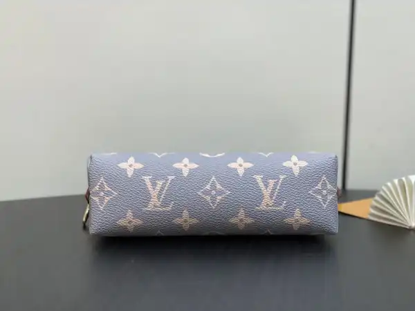 Aaa replica ru Louis Vuitton Pochette Cosmétique PM