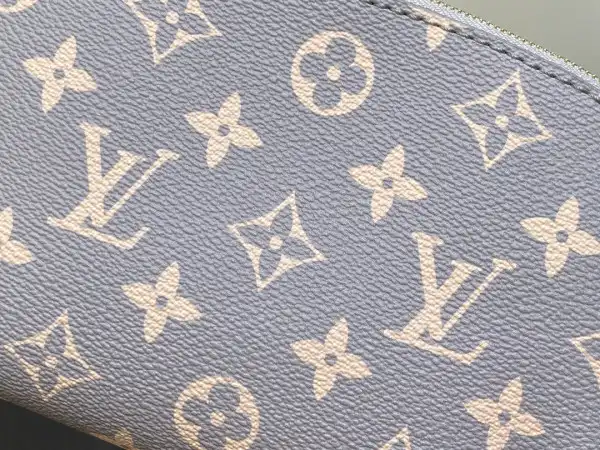 Louis Vuitton Pochette Cosmétique PM