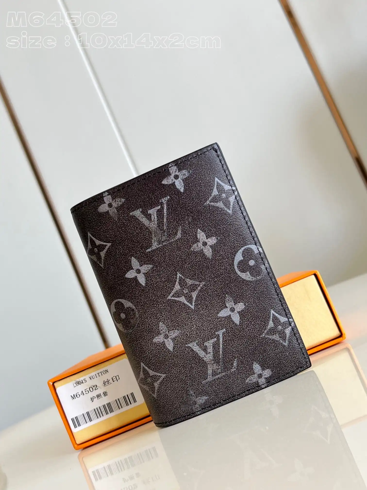 First bag ru Louis Vuitton PASSPORT COVER-10*14*2.5CM