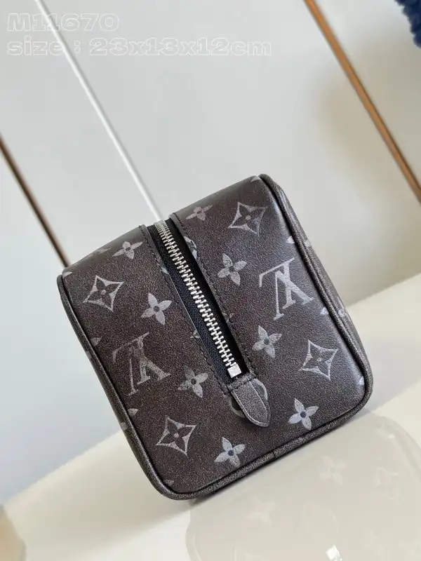 Eliminating the middleman and passing on savings to you. With massive production and tax-free benefits LOUIS VUITTON LOCKER DOPP KIT bag-23*13*12CM