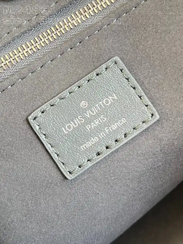 LOUIS VUITTON CarryAll Cargo -33.5 x 23x15cm