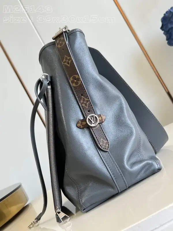 LOUIS VUITTON CarryAll MM- 39 x 30 x 15cm