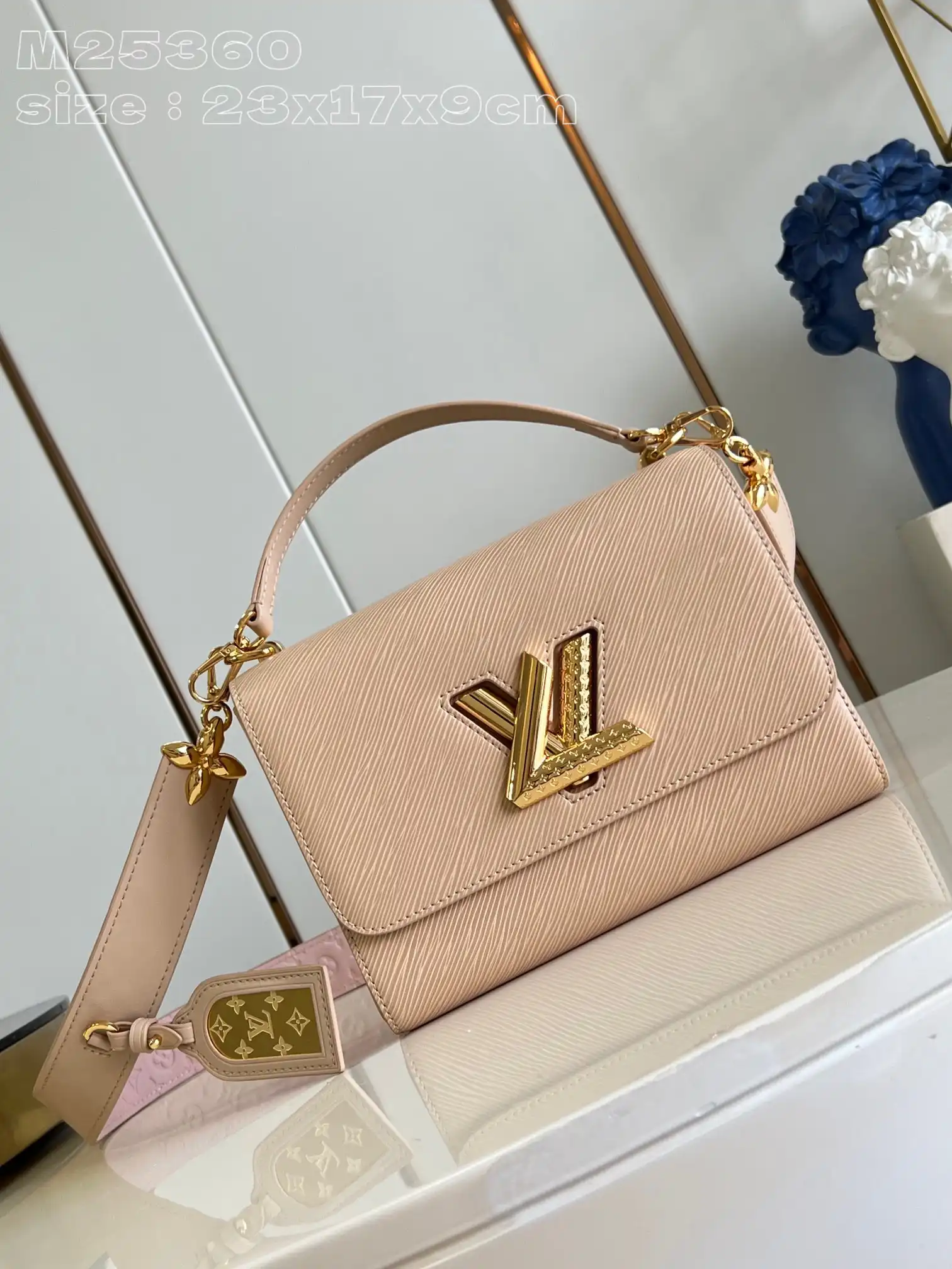 First bag ru LOUIS VUITTON TWIST MM-23*17*9.5CM