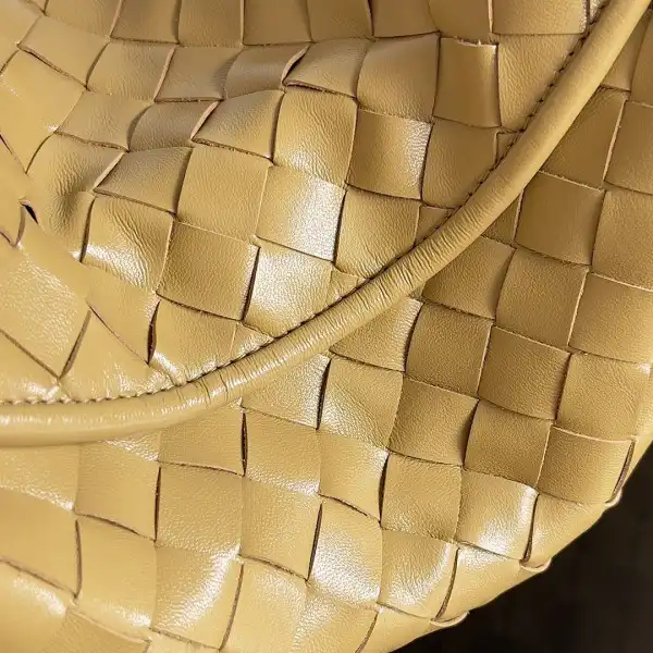 First bag ru BOTTEGA VENETA medium Hop