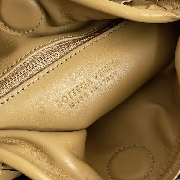 BOTTEGA VENETA medium Hop